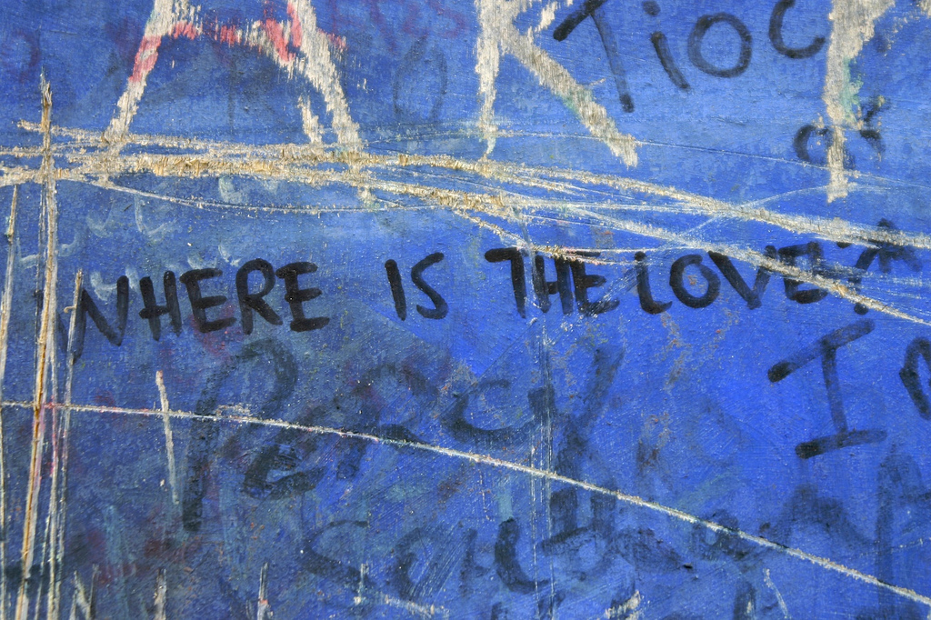 Peace wall graffiti, Belfast (Image by Still Burning under Creative Commons)